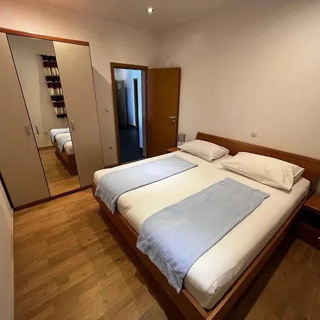 Apartments Ljupko Lägenhet