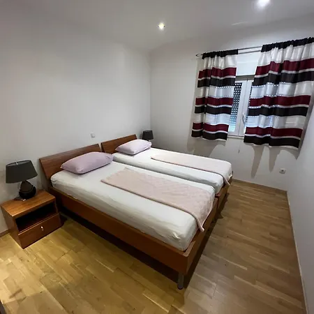 Apartments Ljupko Lägenhet